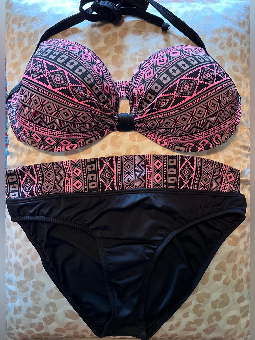 NEW WITHOUT TAGS— VENUS Underwire Top (38C/40B) and Bottoms (10)—Aztec Print